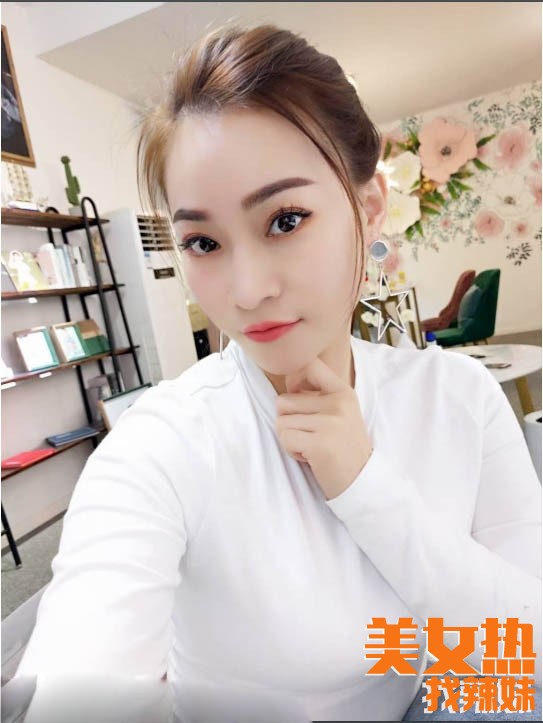 杭州性息lf分享一个如梦YW 服WU系的杭州兼职qm性息！